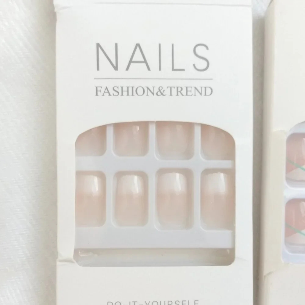 Set of four press on nails NEW - Picture 5 of 5